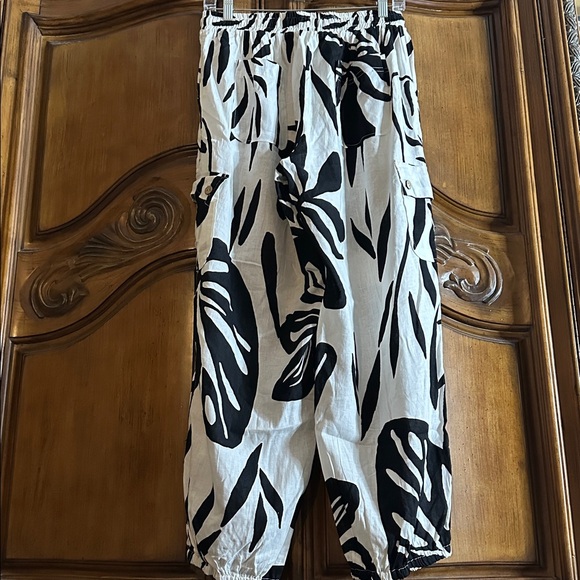 NEW Christian Soriano Linen Blend BlackWhite Floral Tropical Women'Cargo Medium - Picture 8 of 9